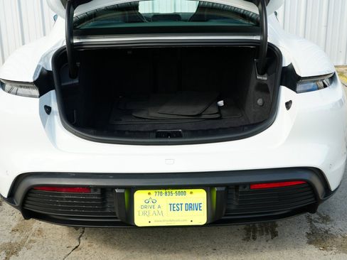 Used 2021 Porsche Taycan image 10