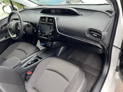 Certified 2022 Toyota Prius LE FWD image 21