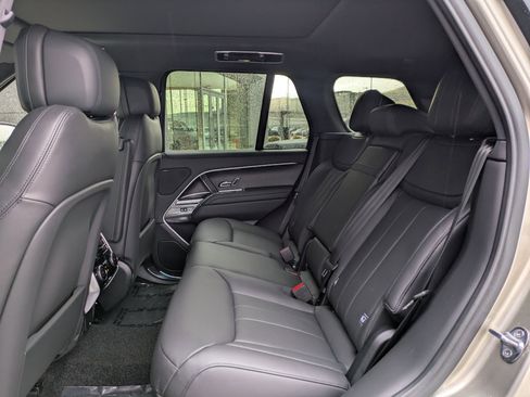 New 2026 Land Rover Range Rover SE image 18