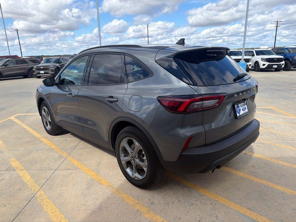 Used 2025 Ford Escape ST-Line Select AWD/4WD image 5