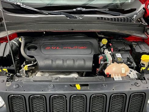 Used 2018 Jeep Renegade Altitude w/ Advanced Technology Group image 12