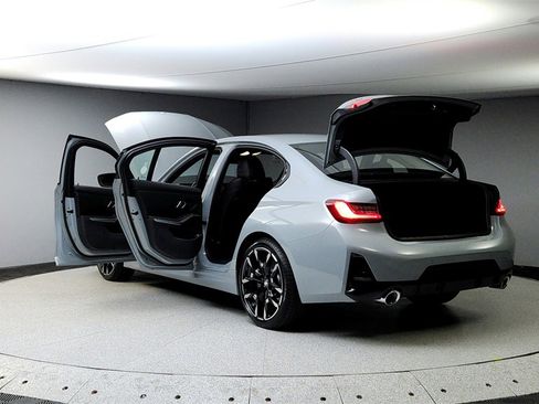 Used 2025 BMW 330i xDrive Sedan w/ M Sport Package image 11