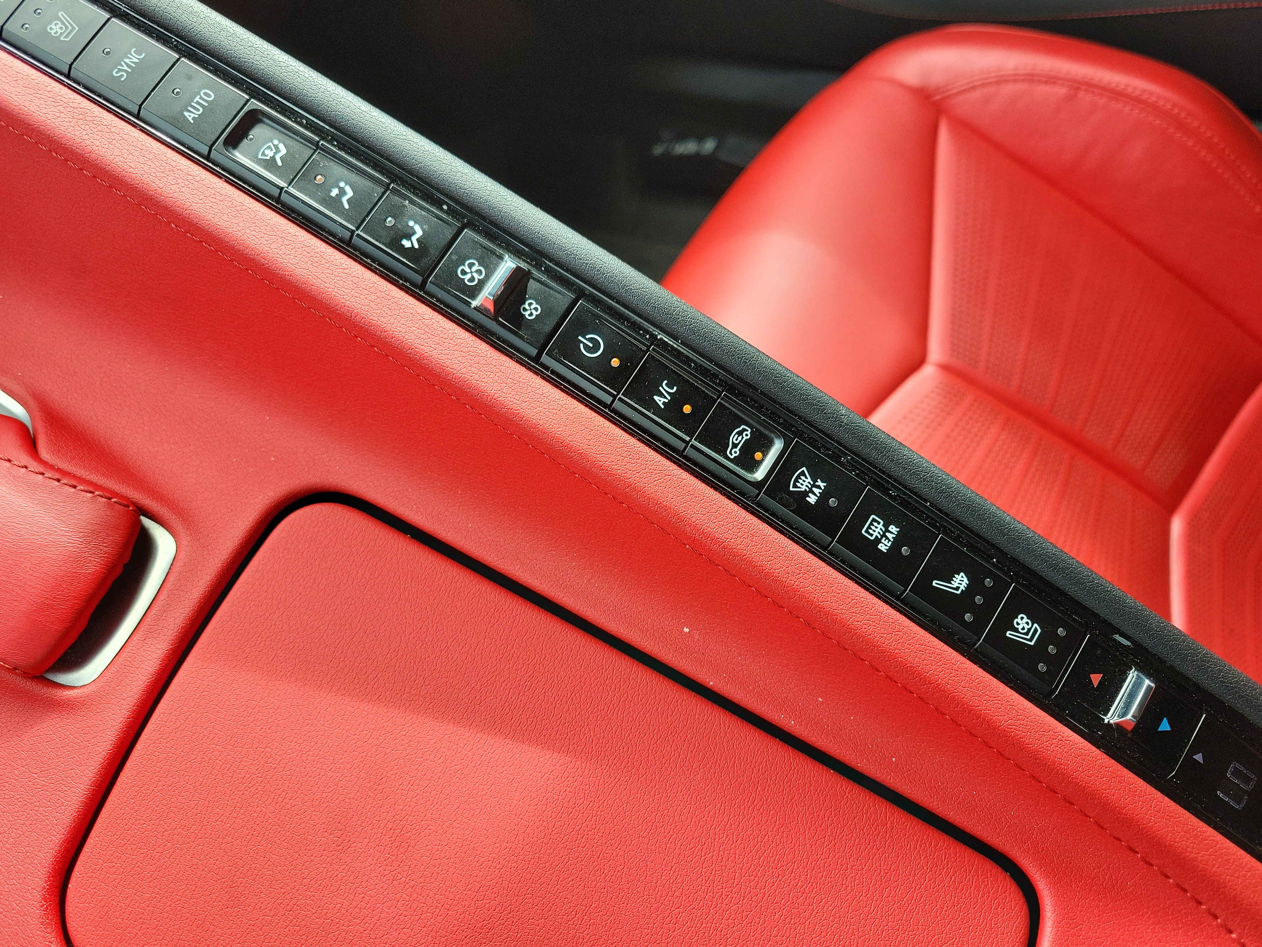 Used 2021 Chevrolet Corvette Stingray Preferred Cpe w/ Engine Appearance Package RWD image 17