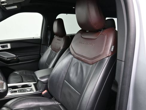 Used 2021 Ford Explorer Platinum w/ Equipment Group 601A AWD/4WD image 13