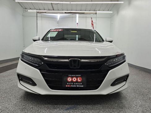 Used 2018 Honda Accord Touring image 4