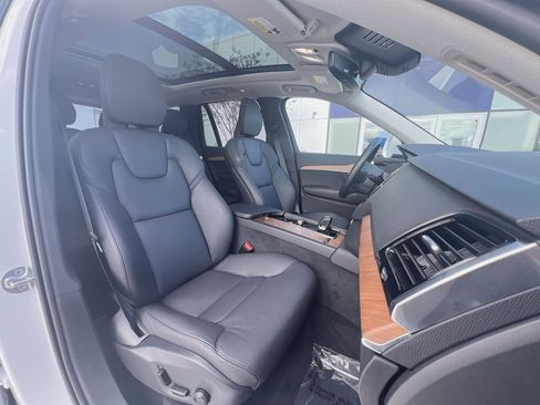 Certified 2025 Volvo XC90 B6 Plus image 28