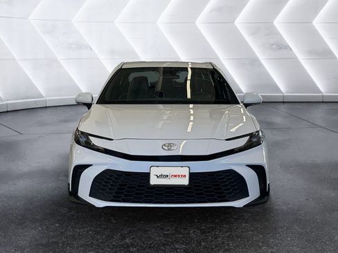 Used 2025 Toyota Camry SE image 2