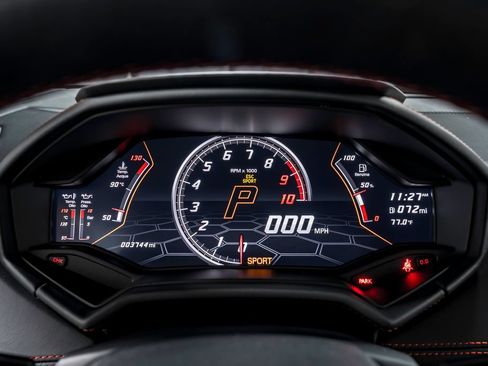 Used 2021 Lamborghini Huracan EVO RWD image 16
