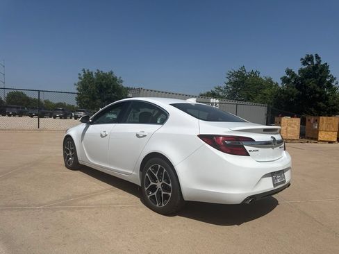 Used 2017 Buick Regal Sport Touring FWD image 3