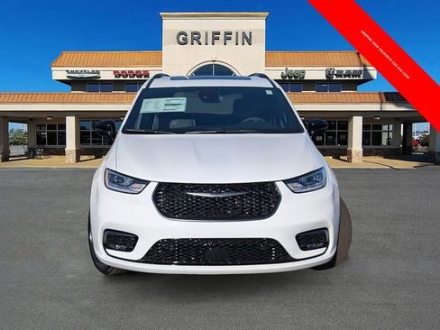 New 2026 Chrysler Pacifica Limited w/ S Appearance Package image 12