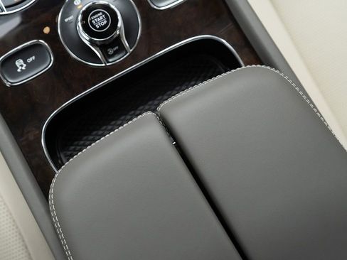 Certified 2023 Bentley Bentayga Extended Wheelbase AWD/4WD image 34