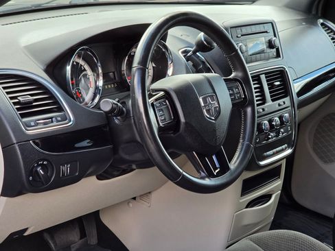 Used 2016 Dodge Grand Caravan SE FWD image 20