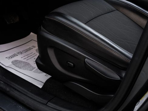 Used 2021 Chevrolet Trax LT image 32