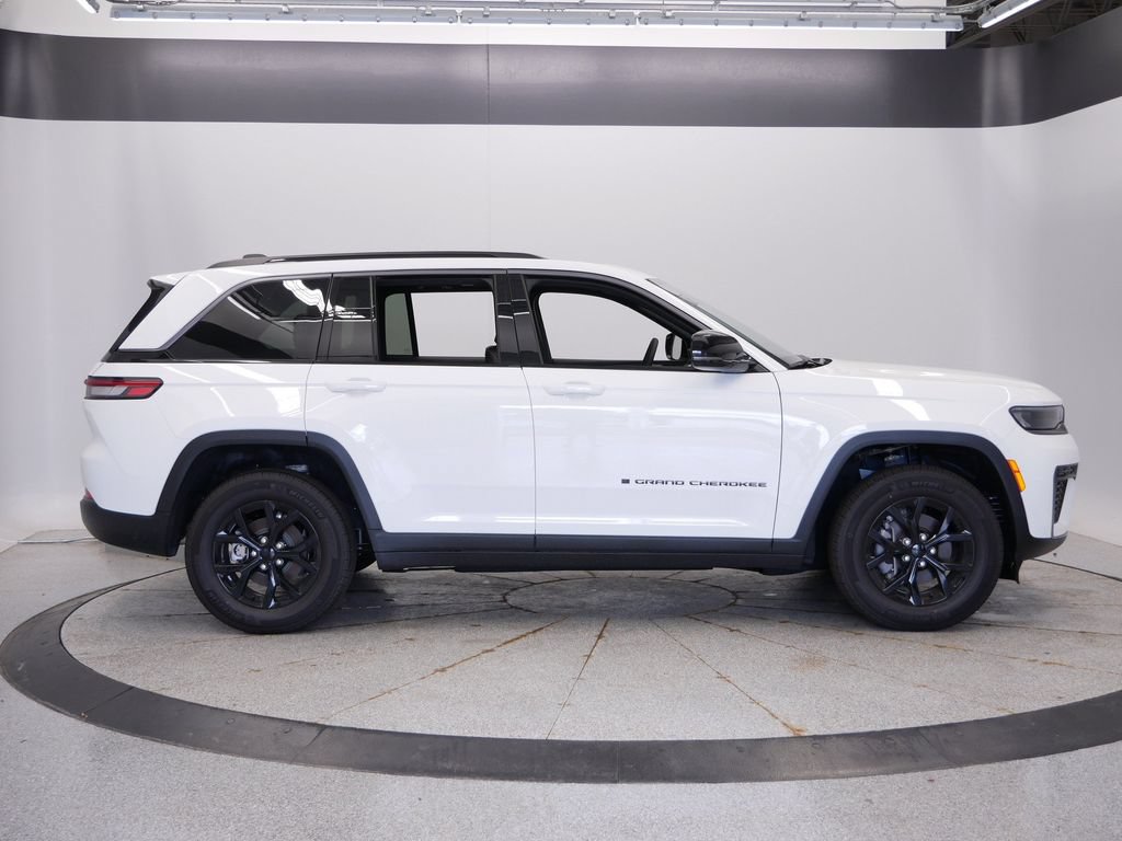 New 2026 Jeep Grand Cherokee Altitude AWD/4WD image 7