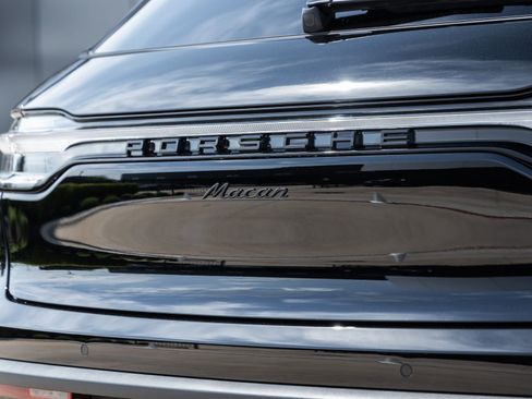 Certified 2026 Porsche Macan AWD/4WD image 15