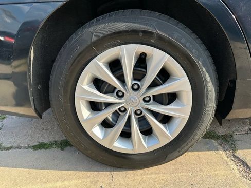 Used 2017 Toyota Camry LE FWD image 9