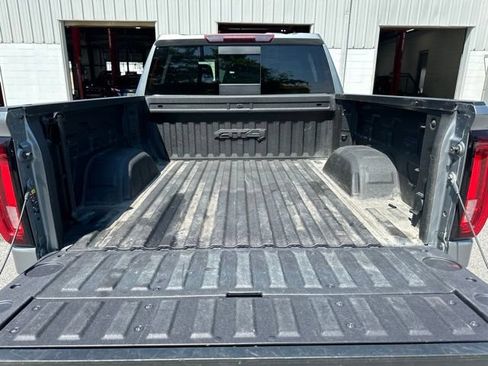Used 2023 GMC Sierra 1500 AT4 w/ AT4 Premium Package AWD/4WD image 5