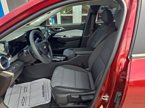 Certified 2024 Chevrolet Trax LT FWD image 5
