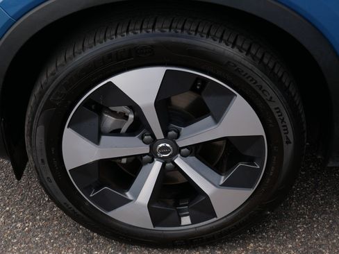 Used 2025 Volvo XC40 B5 Plus AWD/4WD image 15