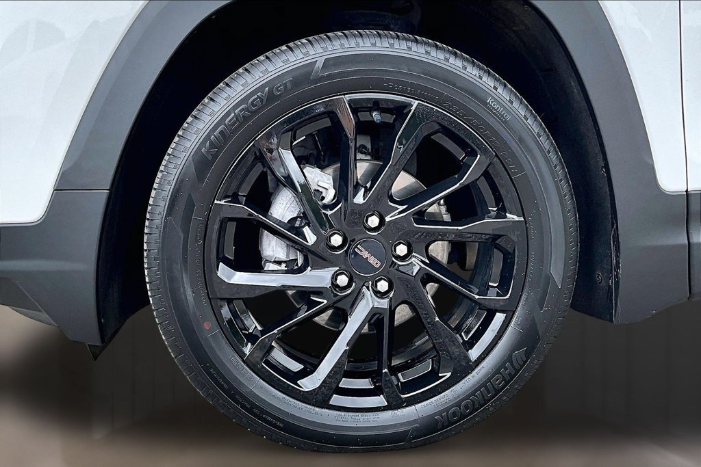 Used 2023 GMC Terrain SLE w/ Driver Convenience Package FWD image 8