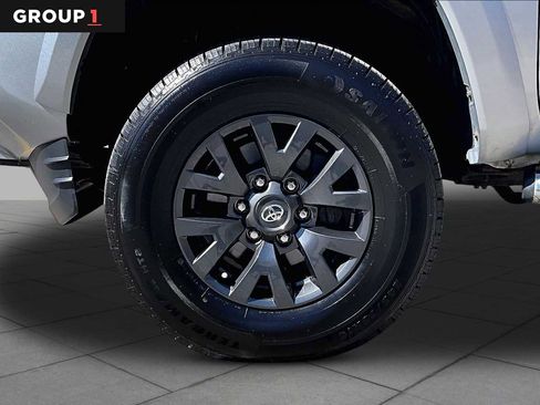 Certified 2023 Toyota Tacoma SR5 AWD/4WD image 11