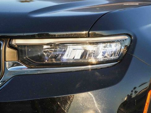 Certified 2025 Jeep Grand Cherokee Laredo X w/ Luxury Tech Group I image 5