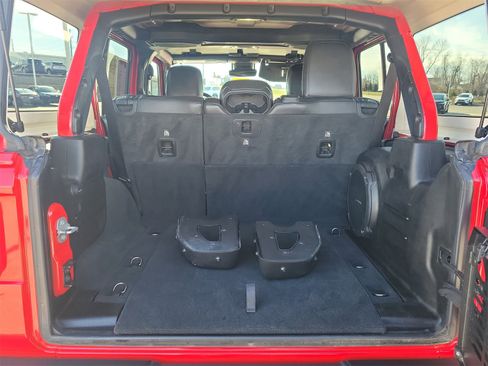 Used 2022 Jeep Wrangler Unlimited Rubicon w/ Trailer Tow Package image 8