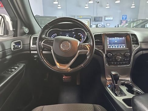 Used 2020 Jeep Grand Cherokee Laredo AWD/4WD image 26