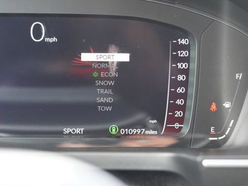 Used 2025 Honda Pilot Black Edition image 48