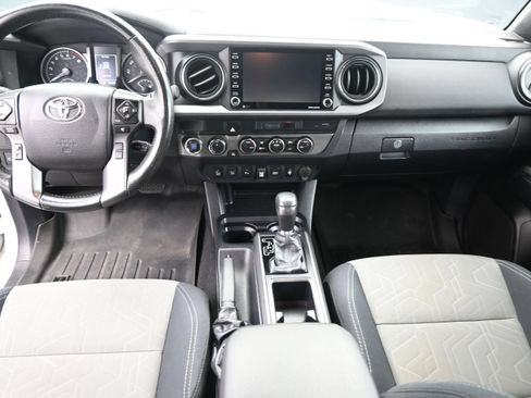 Used 2022 Toyota Tacoma TRD Off-Road w/ Technology Package AWD/4WD image 14