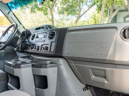 Used 2014 Ford E-350 and Econoline 350 XLT image 37