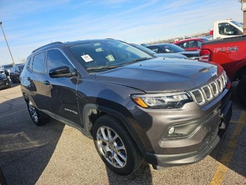 Used 2022 Jeep Compass Latitude image 4