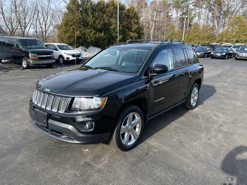 Used 2014 Jeep Compass Latitude w/ Sun/Sound Group image 7