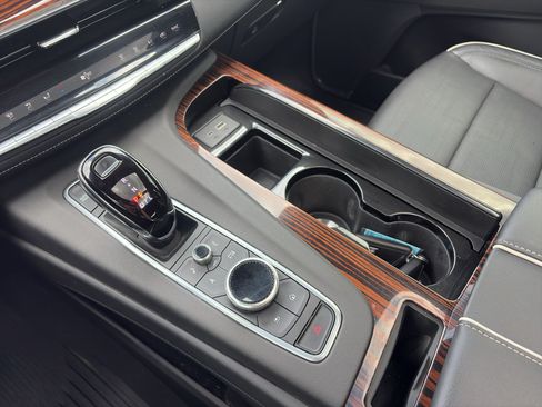 Used 2021 Cadillac Escalade Premium Luxury AWD/4WD image 28