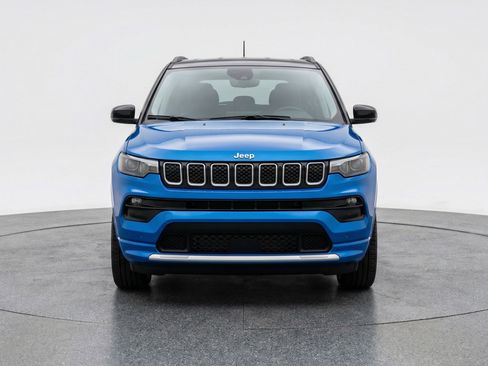 Used 2025 Jeep Compass Limited AWD/4WD image 2