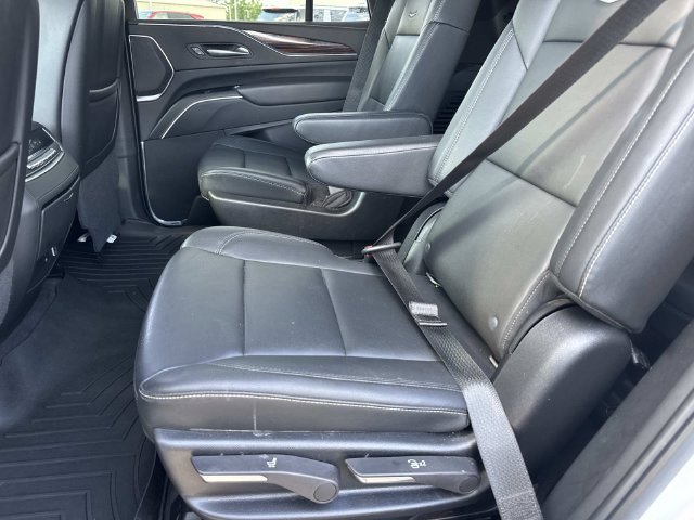 Used 2022 Cadillac Escalade Luxury RWD image 16