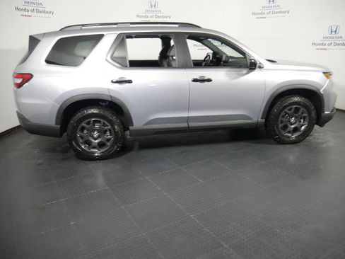 New 2025 Honda Pilot TrailSport image 3