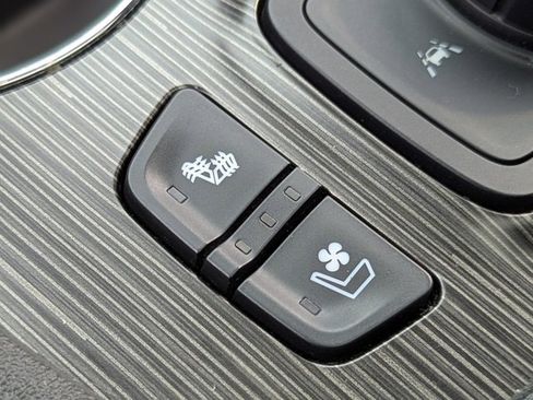 Used 2023 GMC Acadia SLT w/ Technology Package image 26