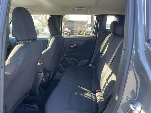 Used 2020 Jeep Renegade Latitude FWD image 11
