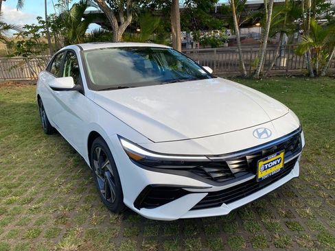 New 2025 Hyundai Elantra SEL image 1