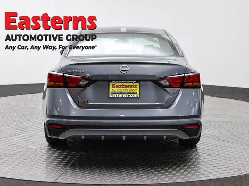 Used 2025 Nissan Altima 2.5 SV FWD image 6