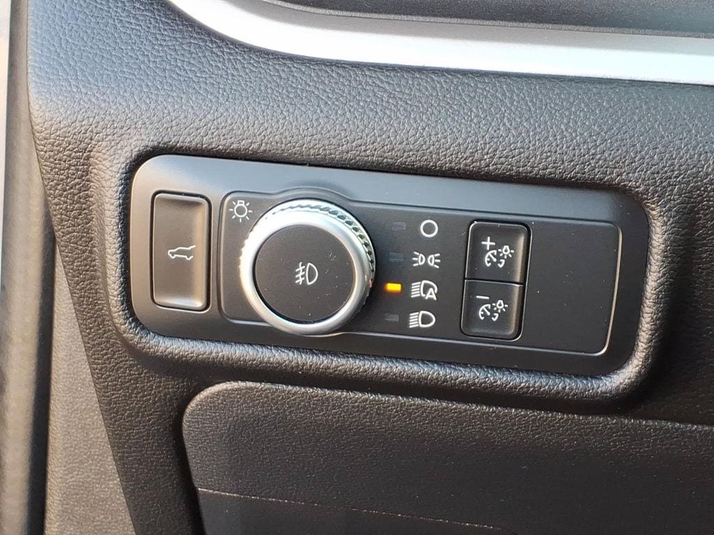 Used 2022 Ford Explorer XLT w/ Equipment Group 202A AWD/4WD image 21