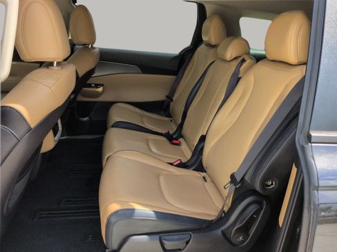 Certified 2023 Kia Carnival LX FWD image 18