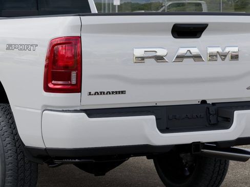New 2026 RAM 2500 Laramie AWD/4WD image 14