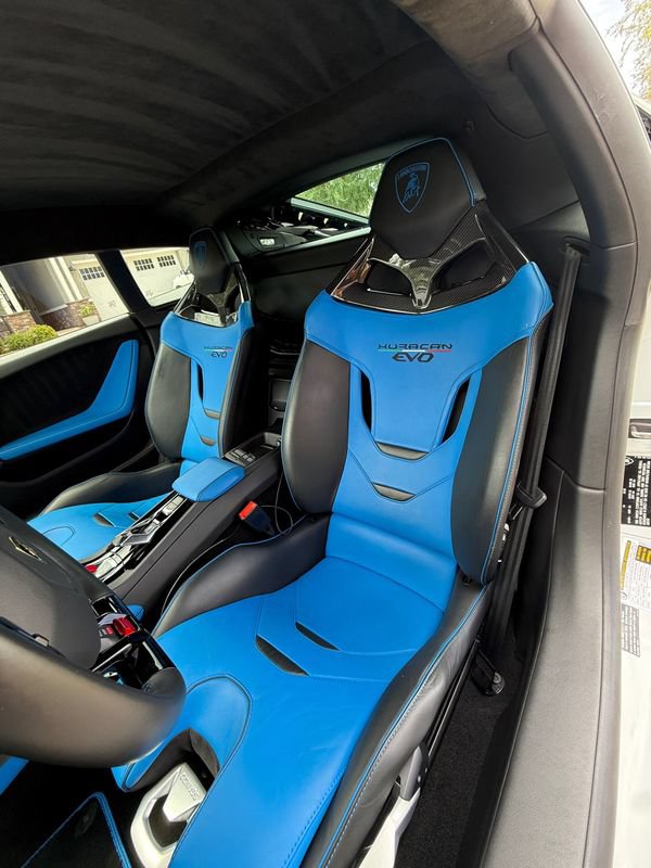 Used 2021 Lamborghini Huracan EVO RWD image 14