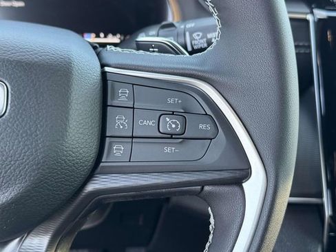 New 2025 Jeep Grand Cherokee Laredo X w/ Luxury Tech Group I AWD/4WD image 9