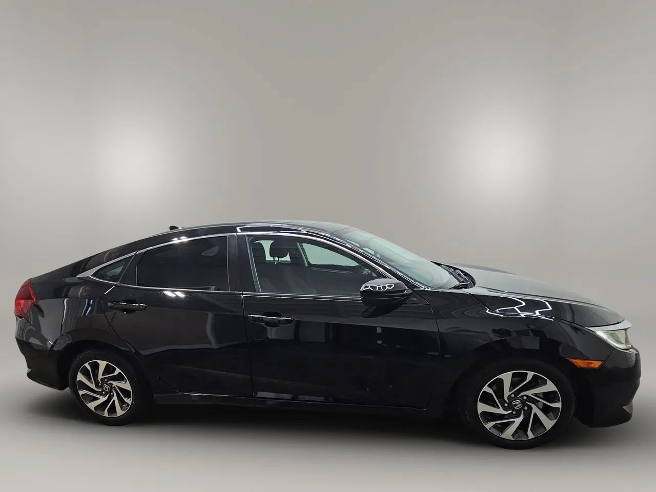 Used 2018 Honda Civic EX image 3