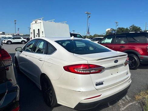 Certified 2019 Ford Fusion SE w/ Equipment Group 151A FWD image 3