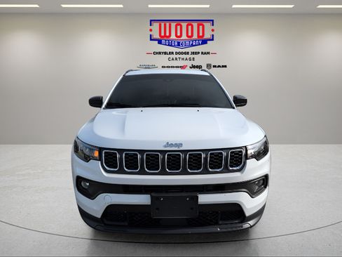 Used 2025 Jeep Compass Latitude AWD/4WD image 6