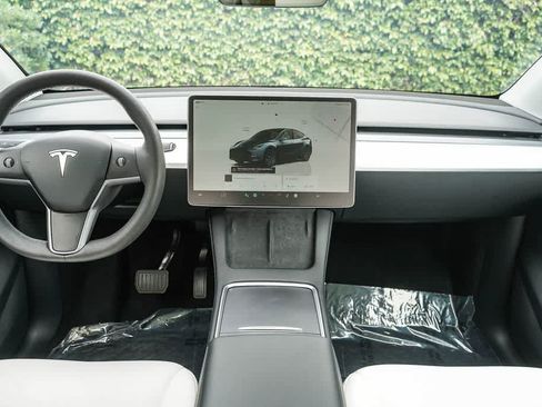 Used 2025 Tesla Model Y Long Range AWD/4WD image 12